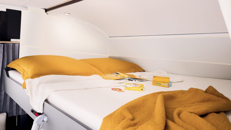 Cama abatible sobre cabina autocaravana integral Itineo CM660