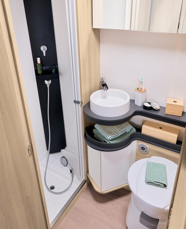 camping-car-itineo-sbd700-baño